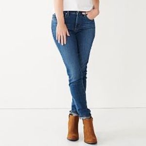 Levi’s 311 Shaping Skinny Jeans Women’s Size 31 Medium Wash Mid Rise  Stretch